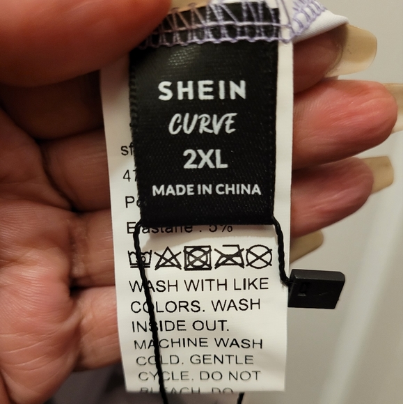 Halter dress - Picture 3 of 4